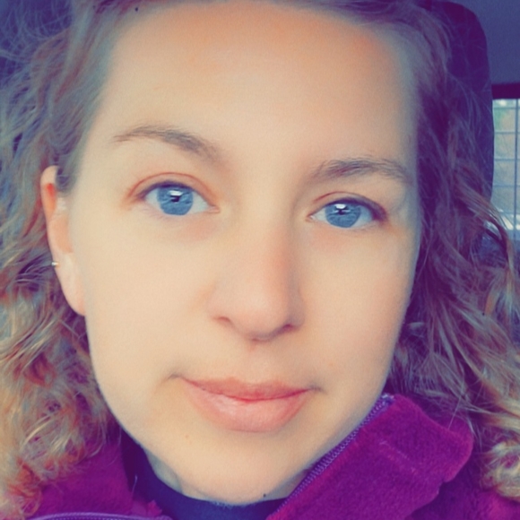 Meet your Posher, Sarah - Picture 2 of 2